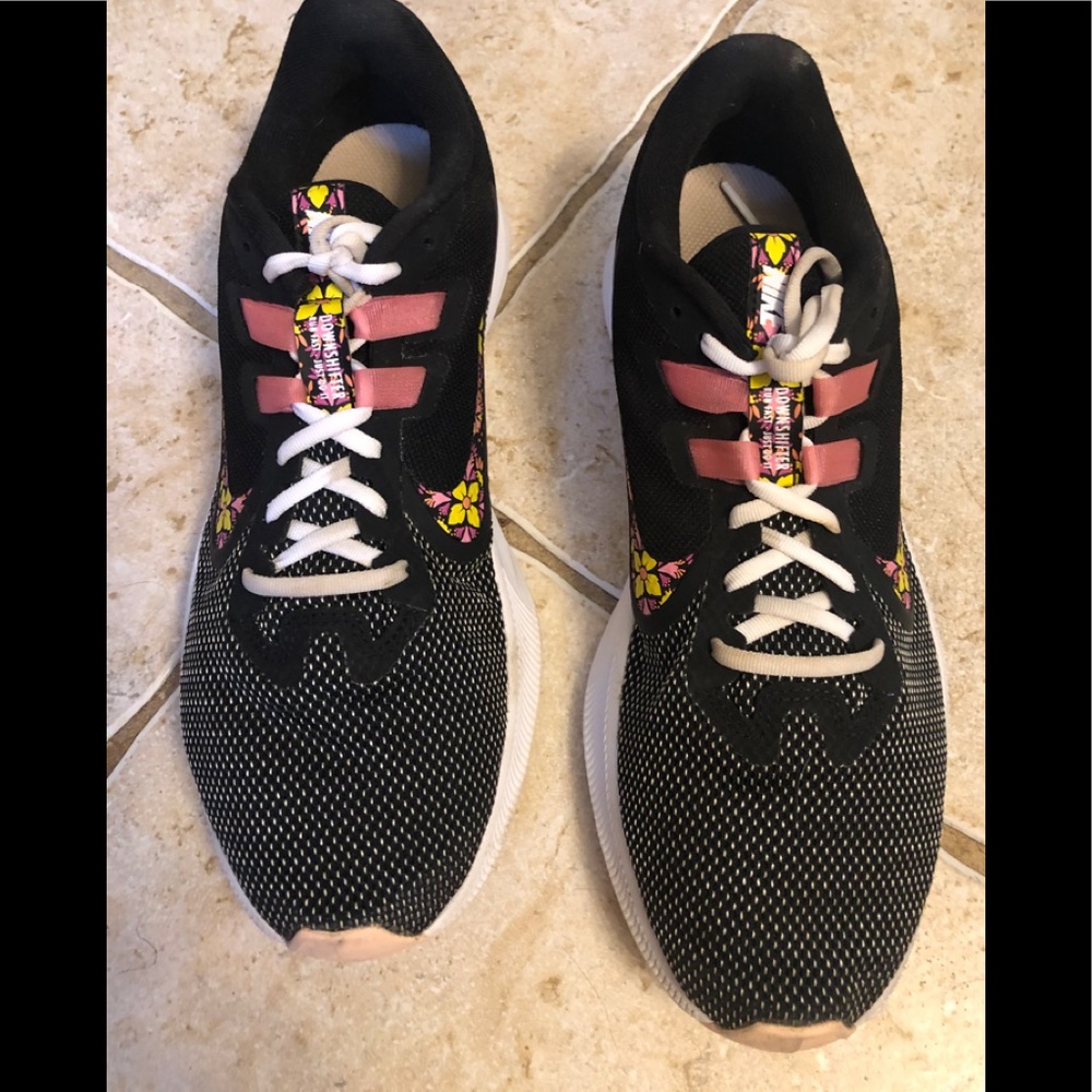 WOMEN'S NIKE DOWNSHIFTER 9 RUNNING SHOES Sz. 8.5